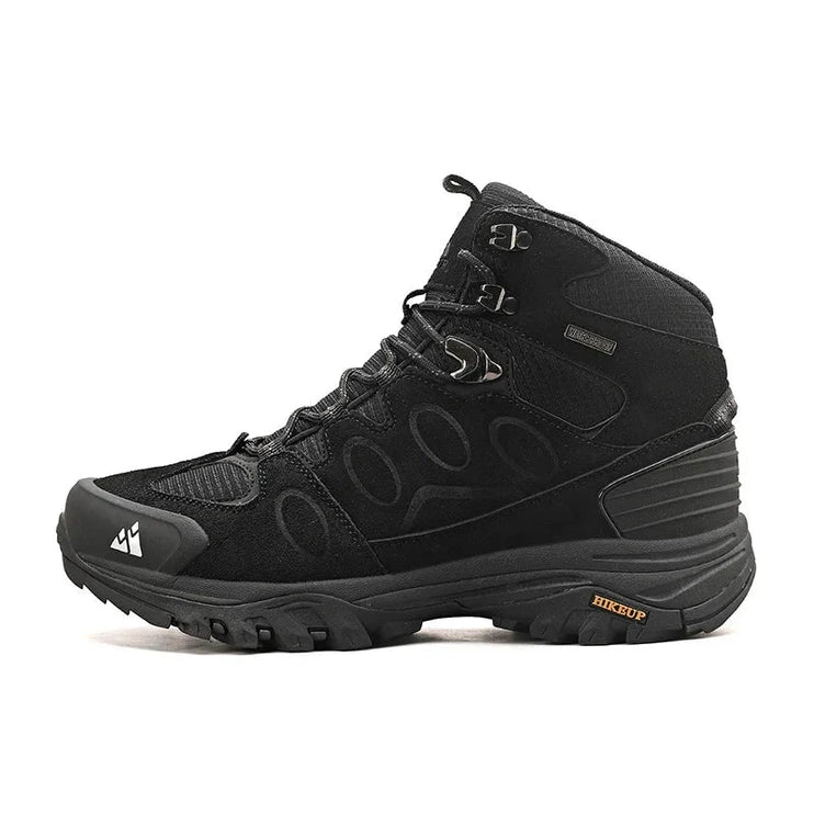 TrailMaster Pro Trek Boots in schwarzem Design mit robuster Sohle, perfekt für anspruchsvolle Outdoor-Aktivitäten und unwegsames Gelände.